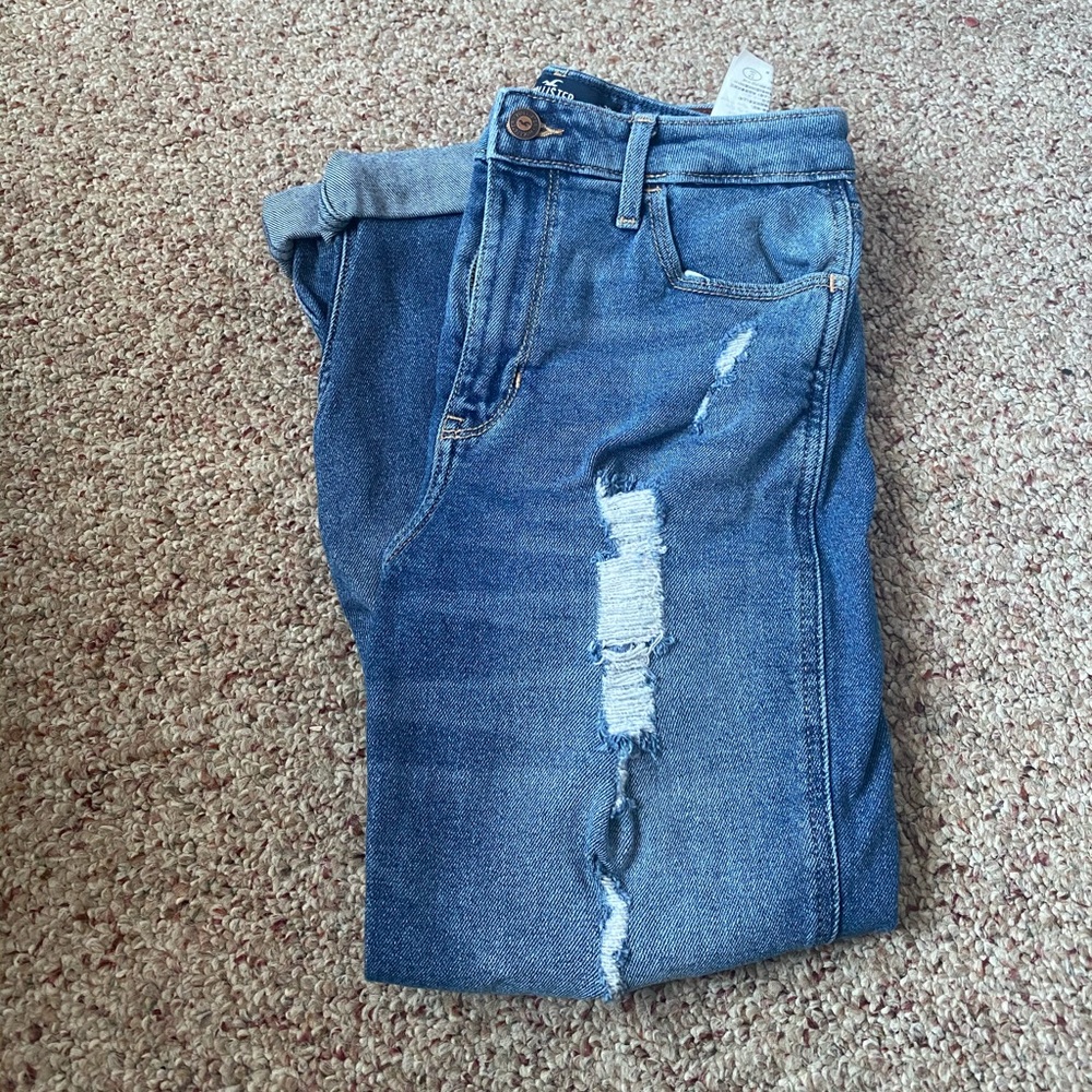 Hollister Ultra High-Rise Mom Jean